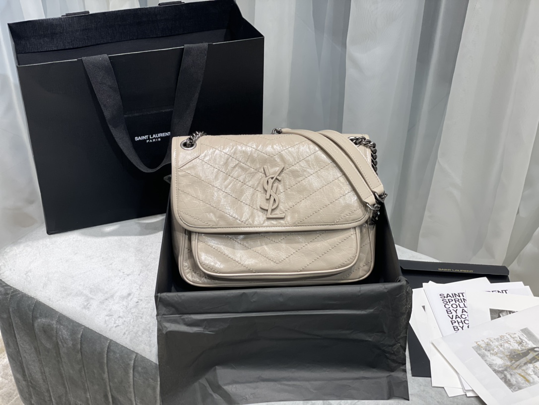 Top Yves Saint Laurent YSL Medium Niki Wrinkles Leather Bag - Khaki