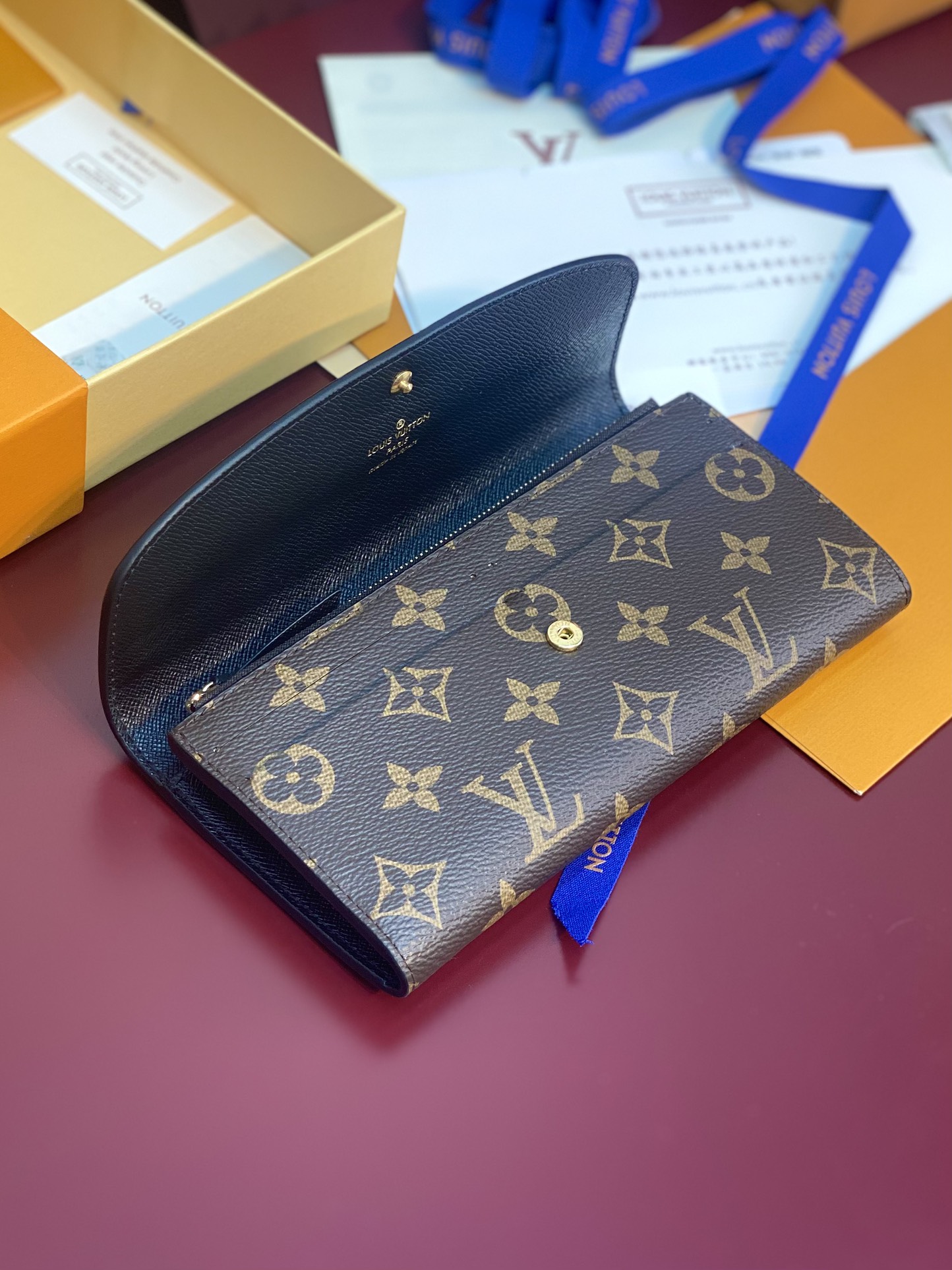 TOP Louis Vuitton LV Emilie Wallet Monogram Reverse Giant Canvas 19x10x2cm - Khaki/Brown