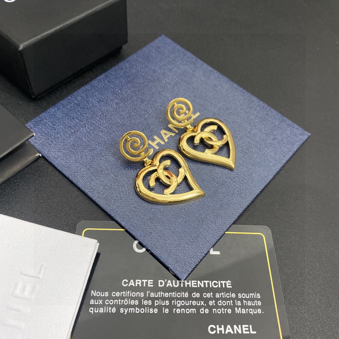 TOP CHANEL Heart Hollow Double C Pendant Spiral Stud Earrings