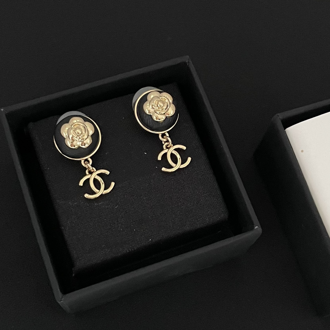 TOP CHANEL Vintage Dounble C Earring