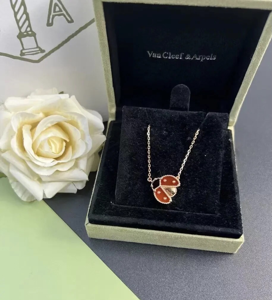 TOP Van Cleef & Arpels Ladybug Necklace