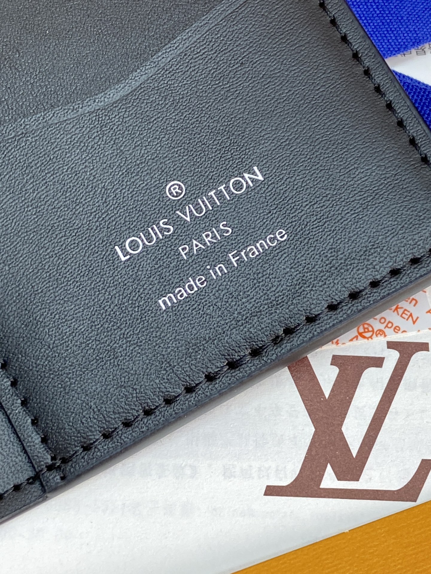 TOP Louis Vuitton LV Men's Card Holder with Crocodile Leather 8x11x1cm - Black