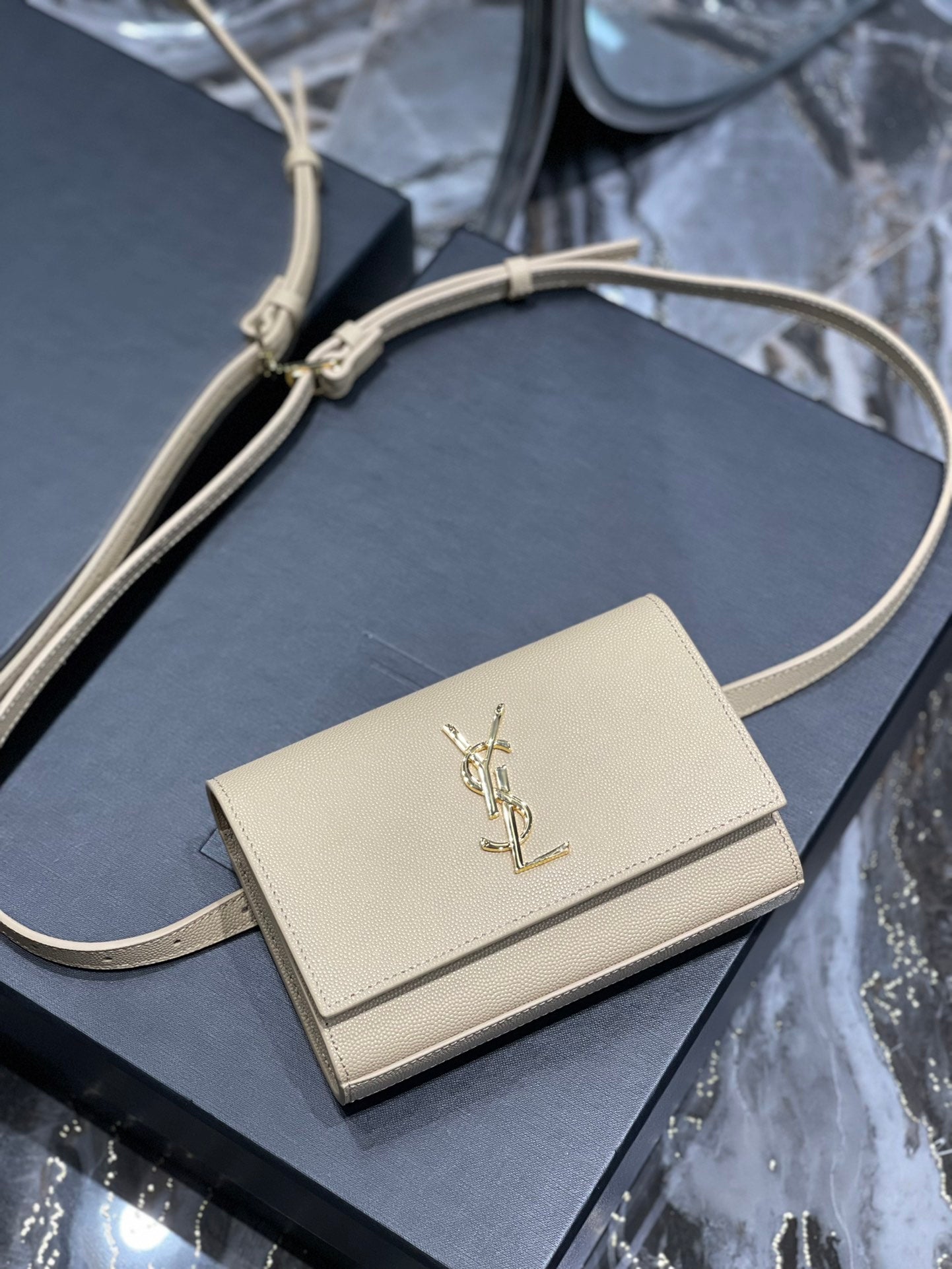 TOP Yves Saint Laurent YSL Kate Grainy Belt Bag - Beige