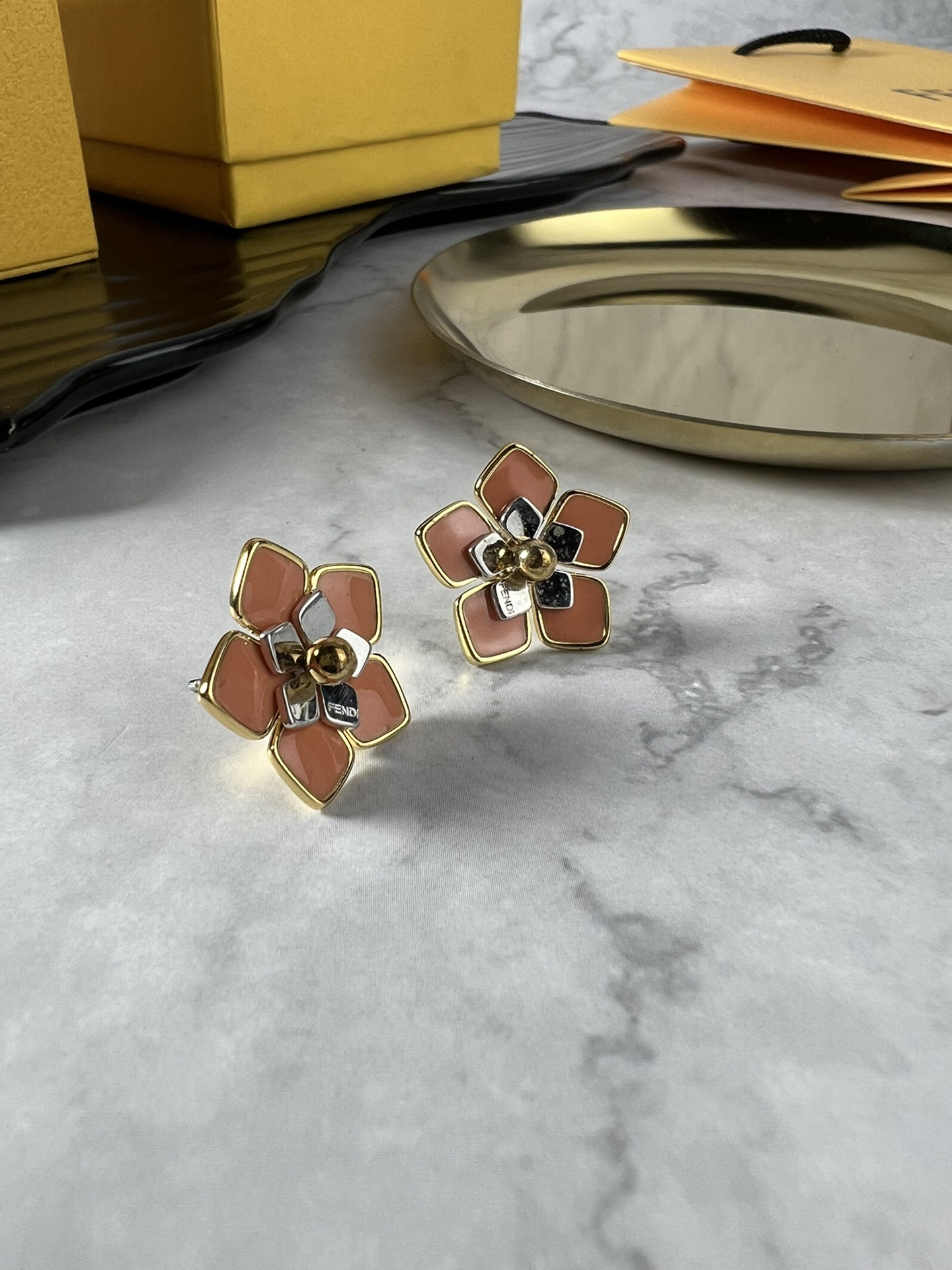 TOP FENDI Flower Earring