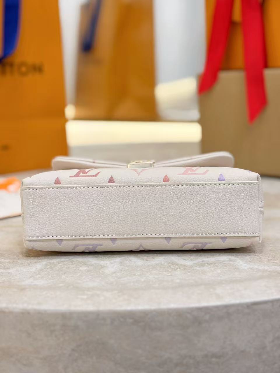 TOP Louis Vuitton LV Nano Madeleine Bag Monogram Empreinte Leather 21× 12.5 × 6cm - Beige