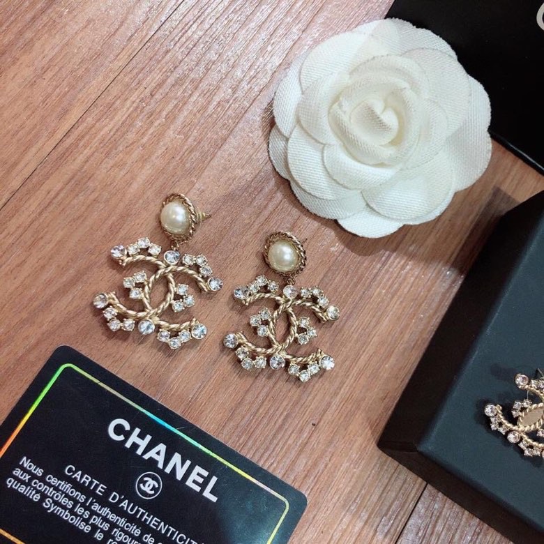 TOP CHANEL Pearl Diamond Earrings