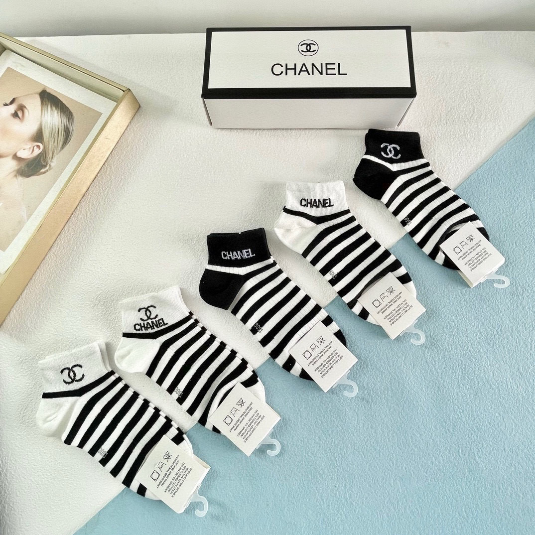 TOP CHANEL Socks - 5 Pieces as a Set