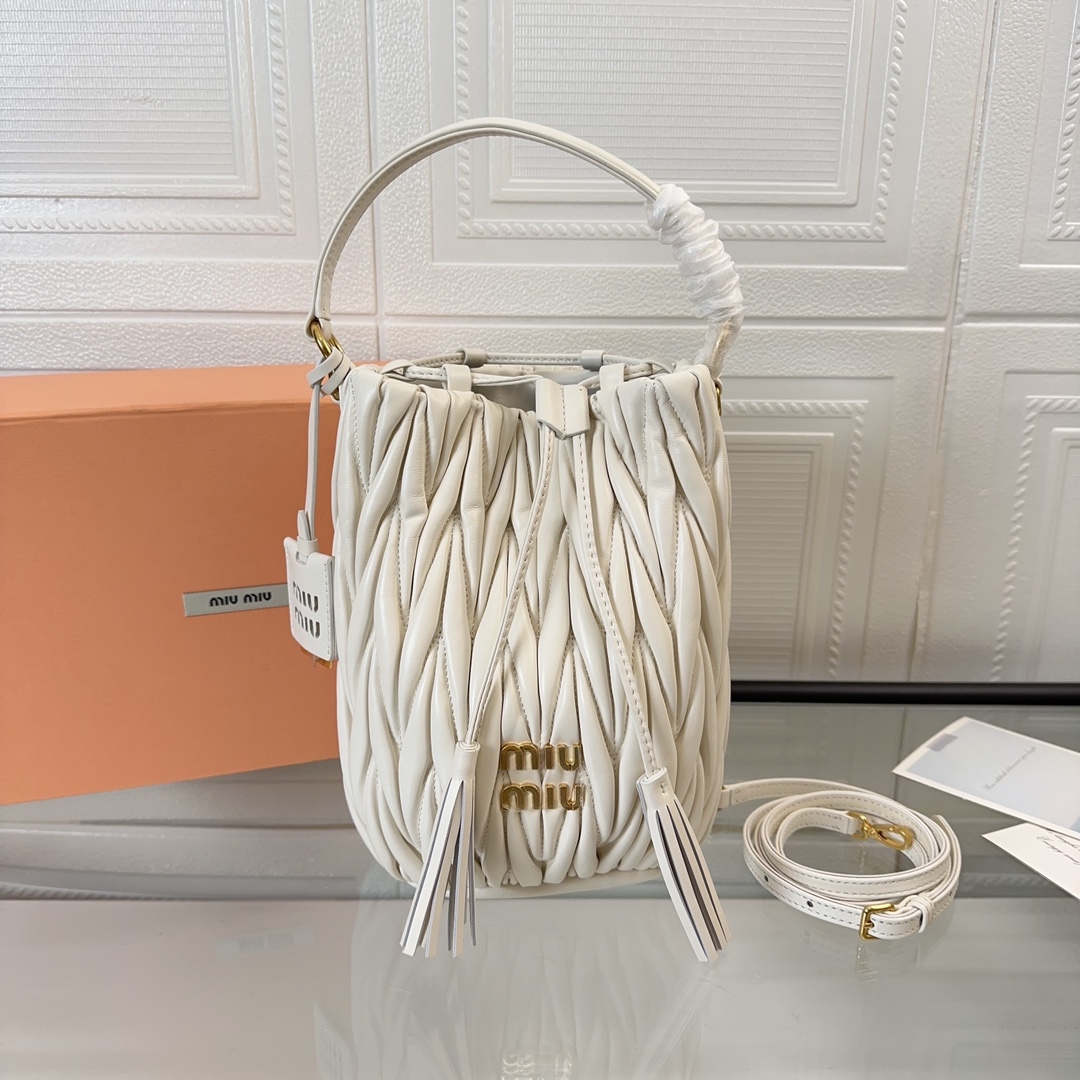 TOP Miu Miu Diamond Bucket Handbag 20X18X14CM - 4 Colors