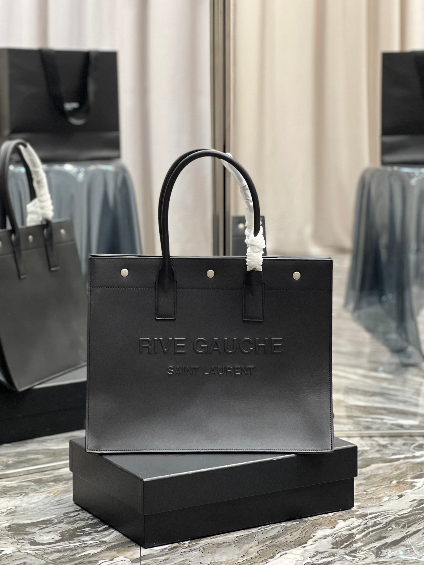 TOP Yves Saint Laurent YSL Rive Gauche Leather Tote Bag - Black