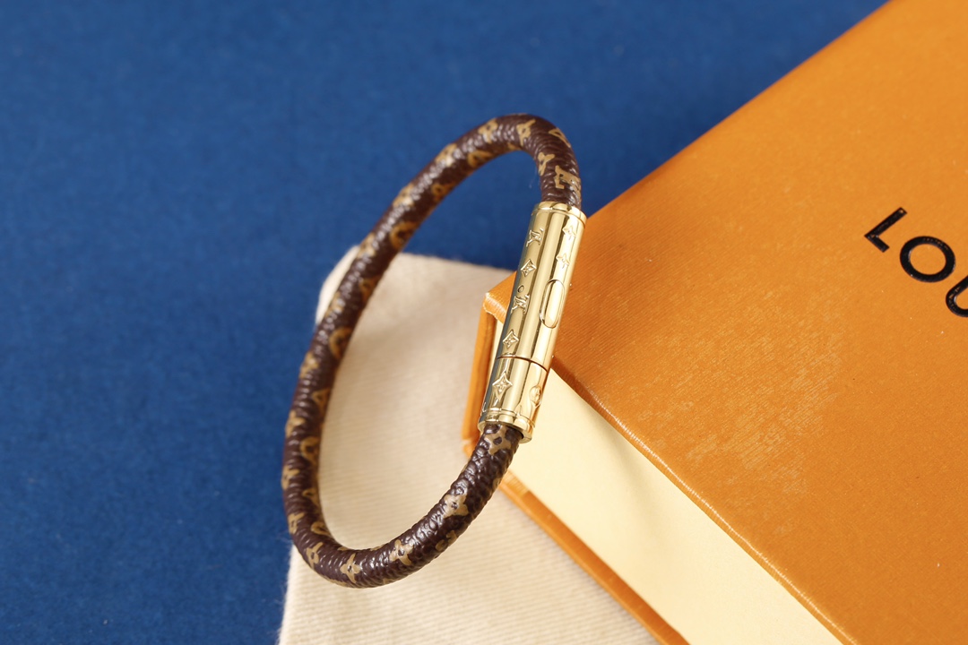 TOP Louis Vuitton LV Classic Monogram Leather with Logo Thin Bracelet - Brown