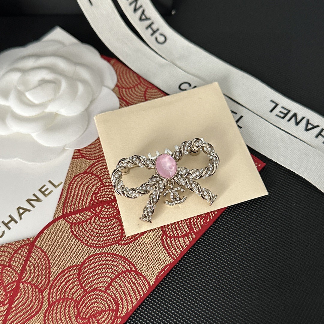TOP CHANEL Bow Tie Brooch