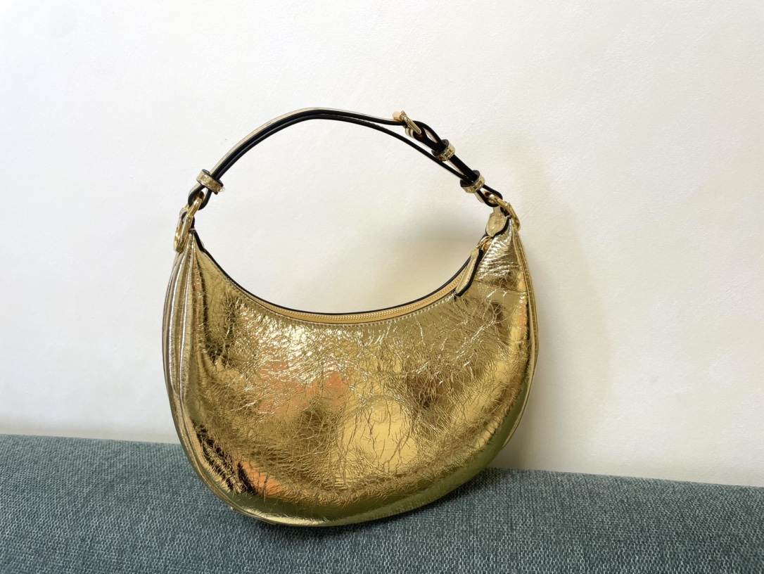 TOP FENDI Graphy Bag - Gold