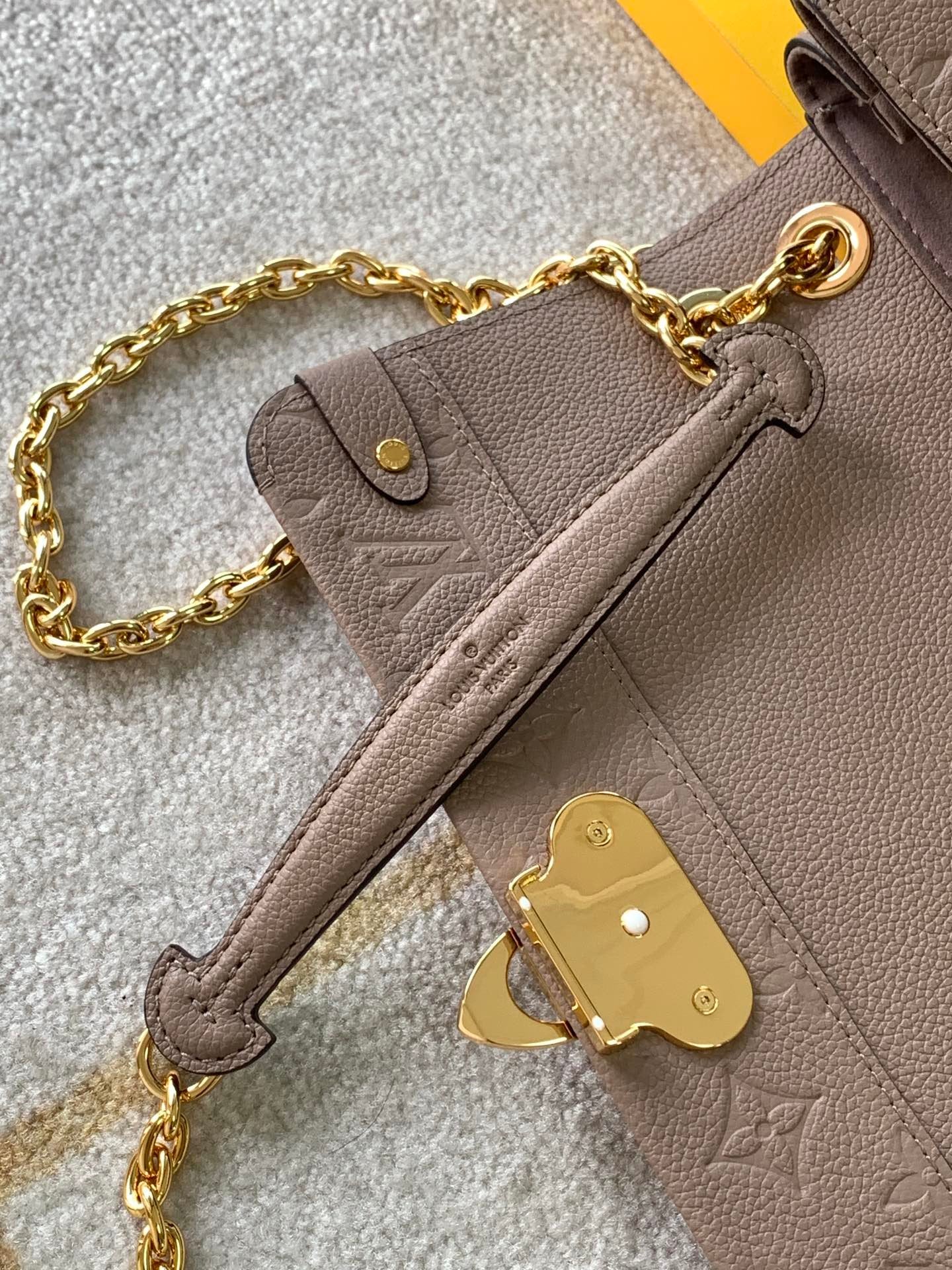 TOP Louis Vuitton LV Vavin 25.0 x 17.0 x 9.5 cm - Taupe
