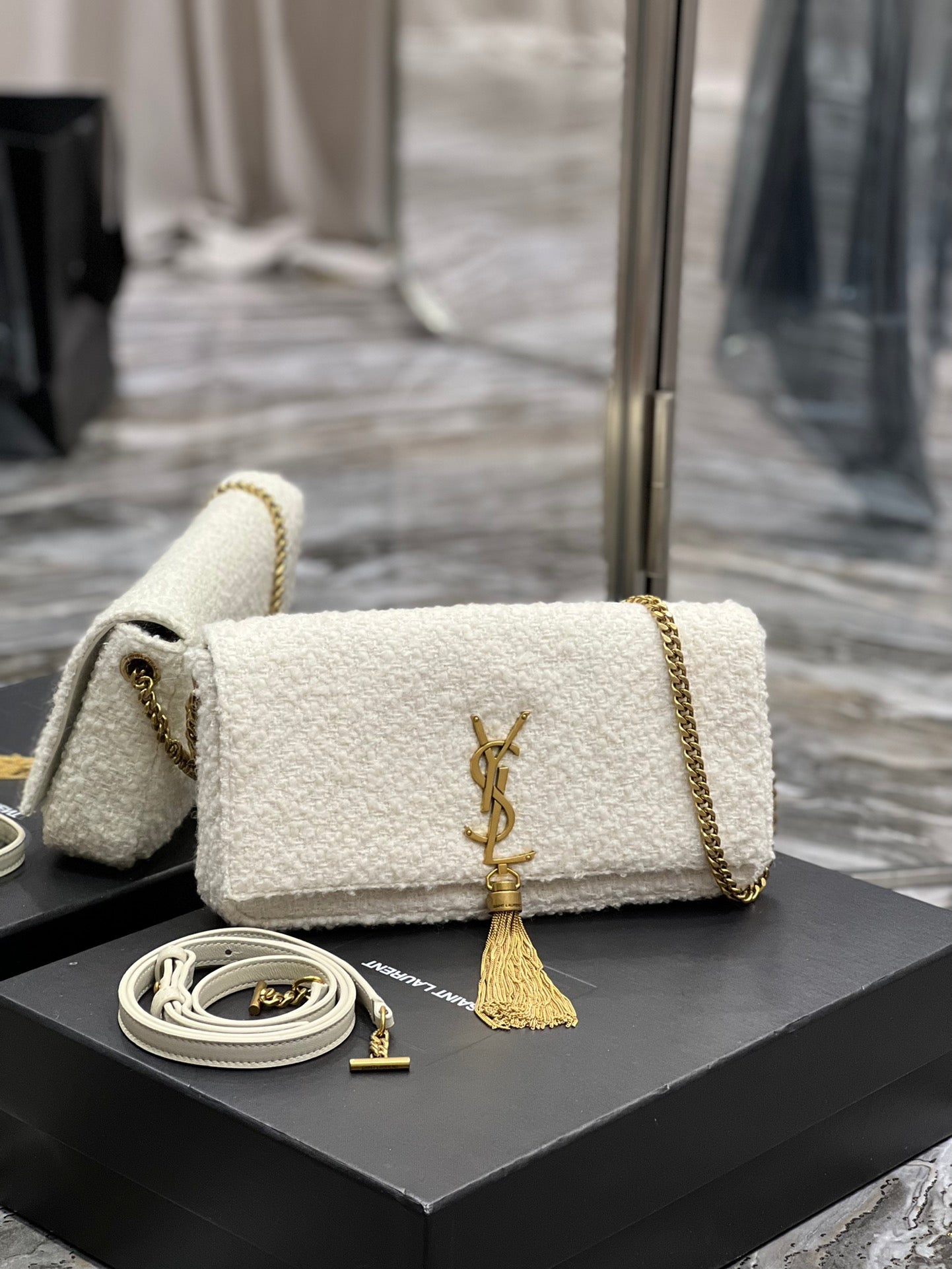 TOP Yves Saint Laurent YSL Kate Boucle Tassel Medium Bag - Off White