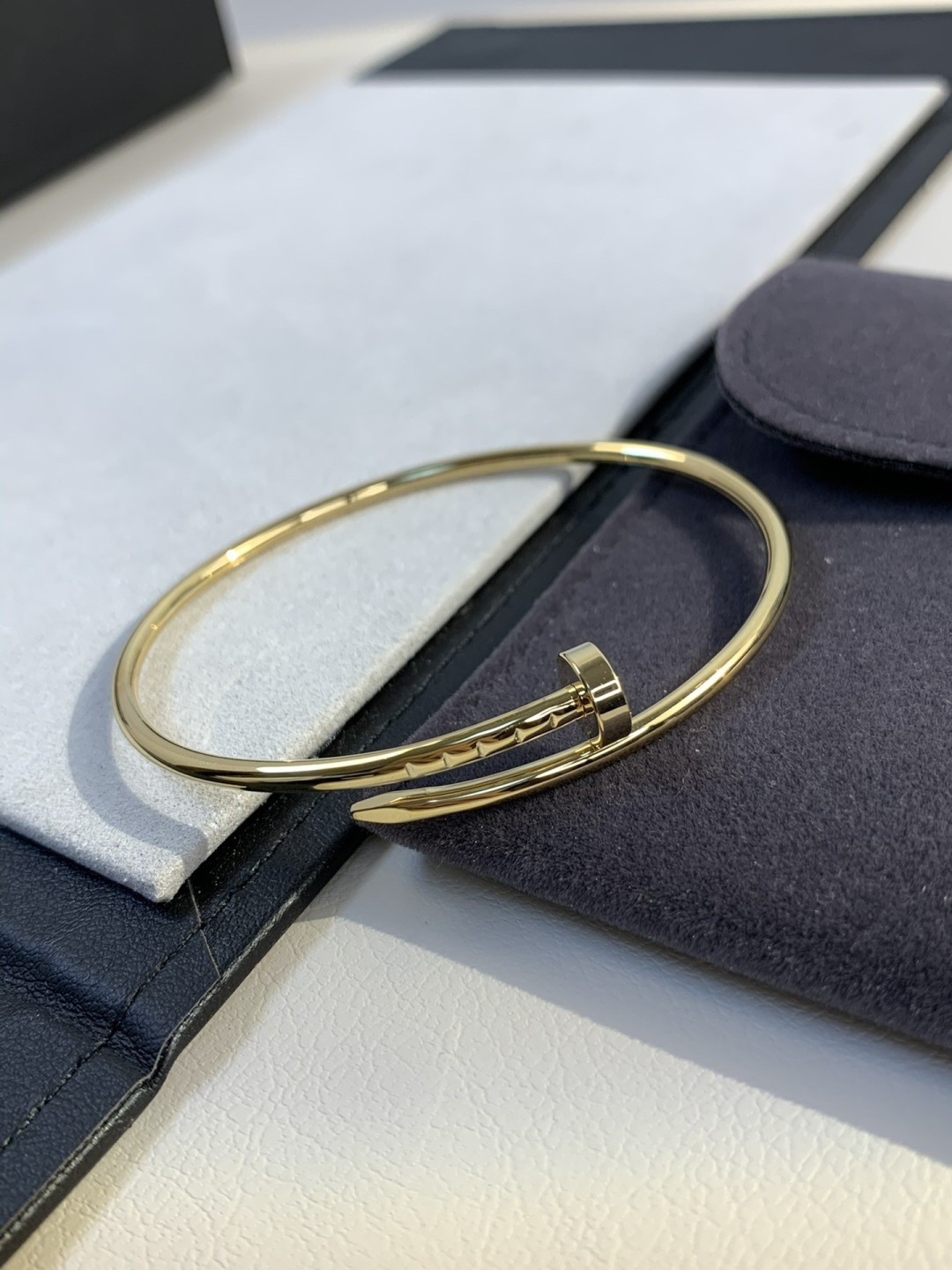 TOP Cartier Thin Bracelet with No Diamonds  - Gold