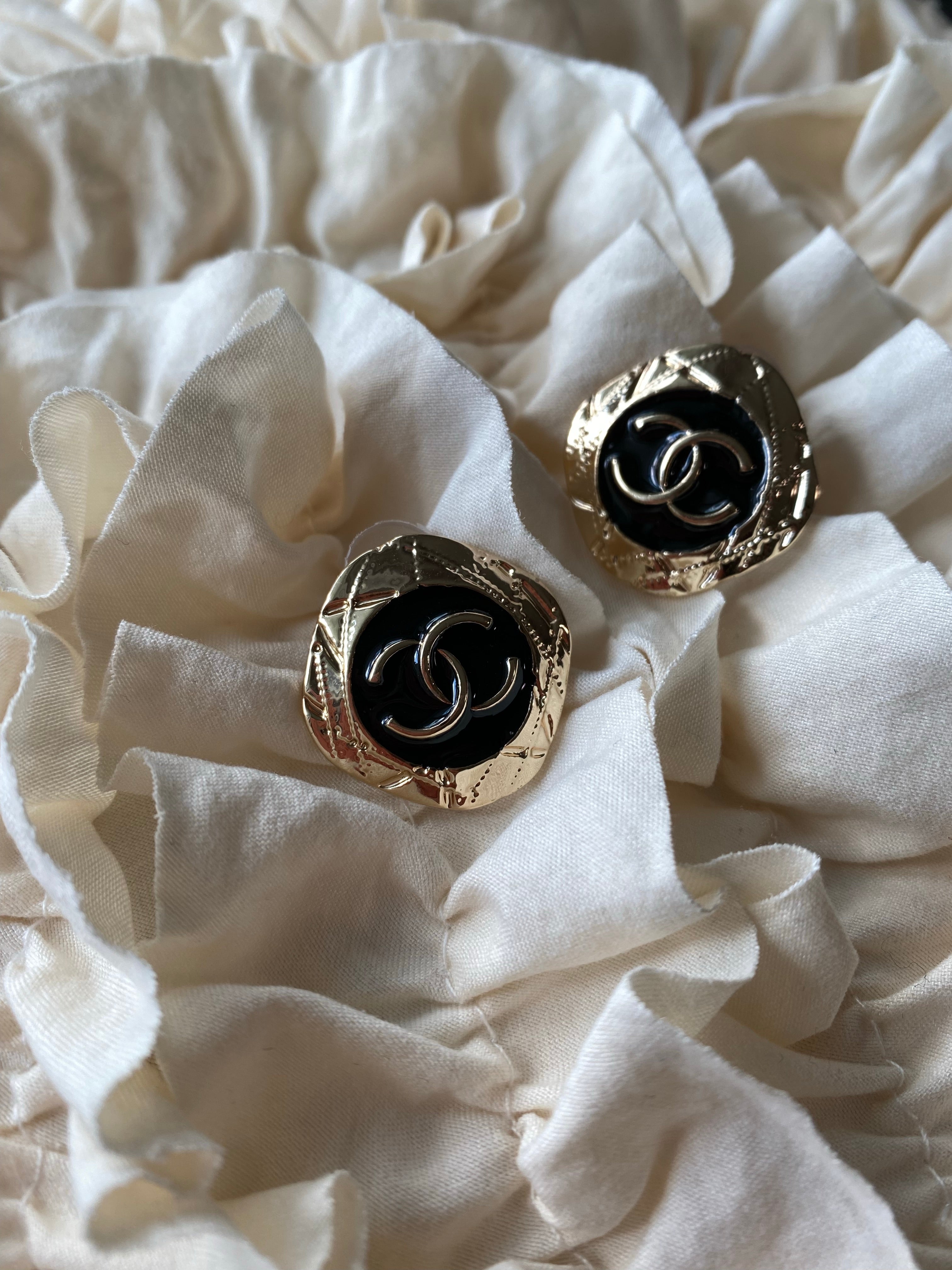 TOP CHANEL Stud Diamond Earrings