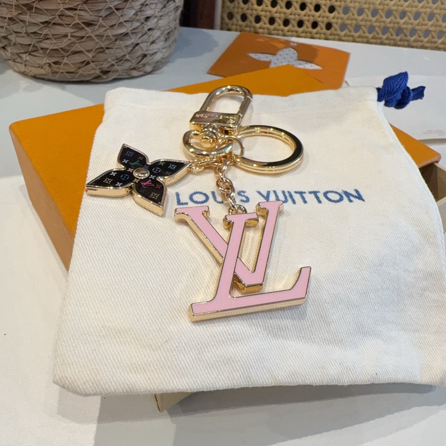 TOP Louis Vuitton LV  Key Chain - 3 Colors