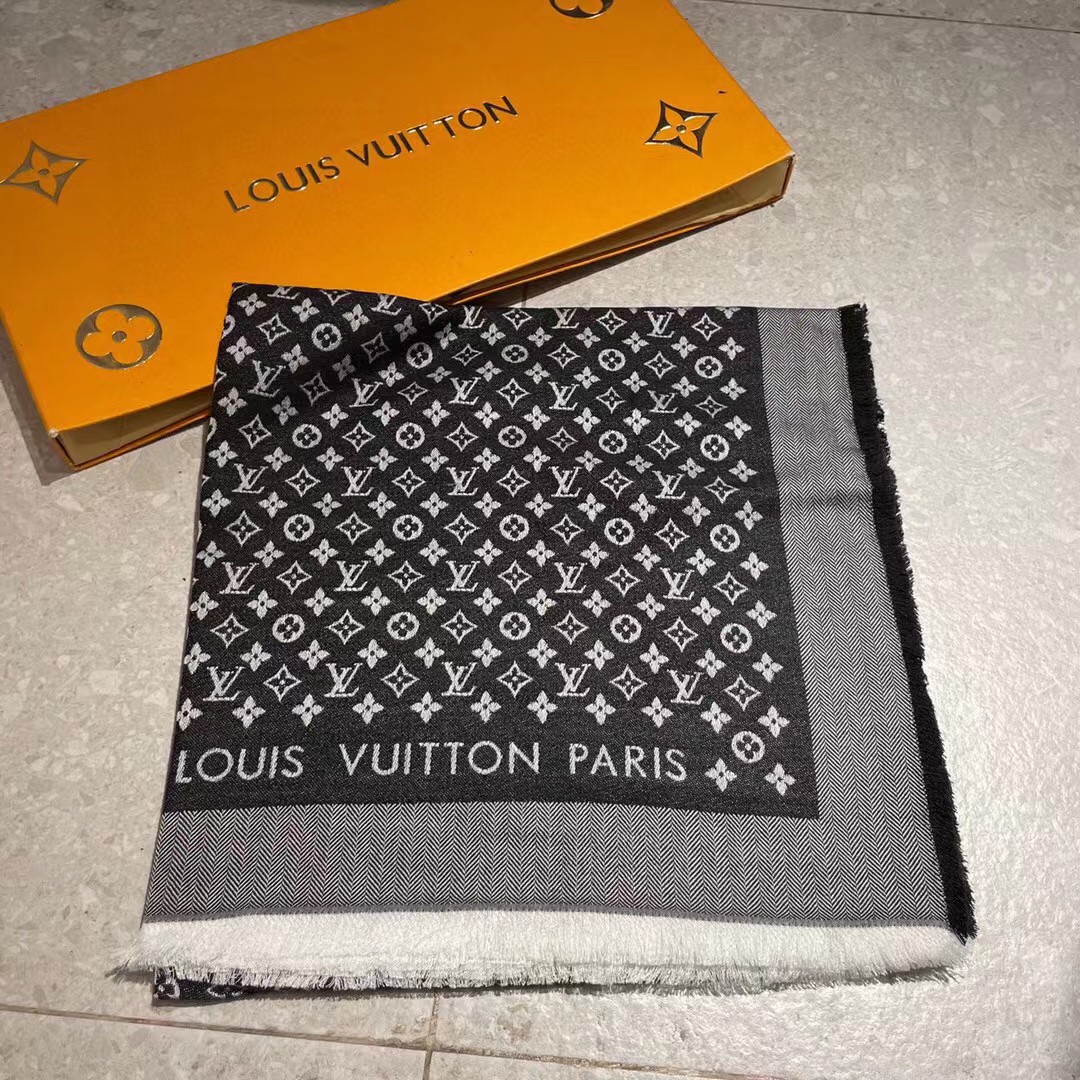 TOP Louis Vuitton LV Square Scarf 140 x 140 cm - 4 Colors