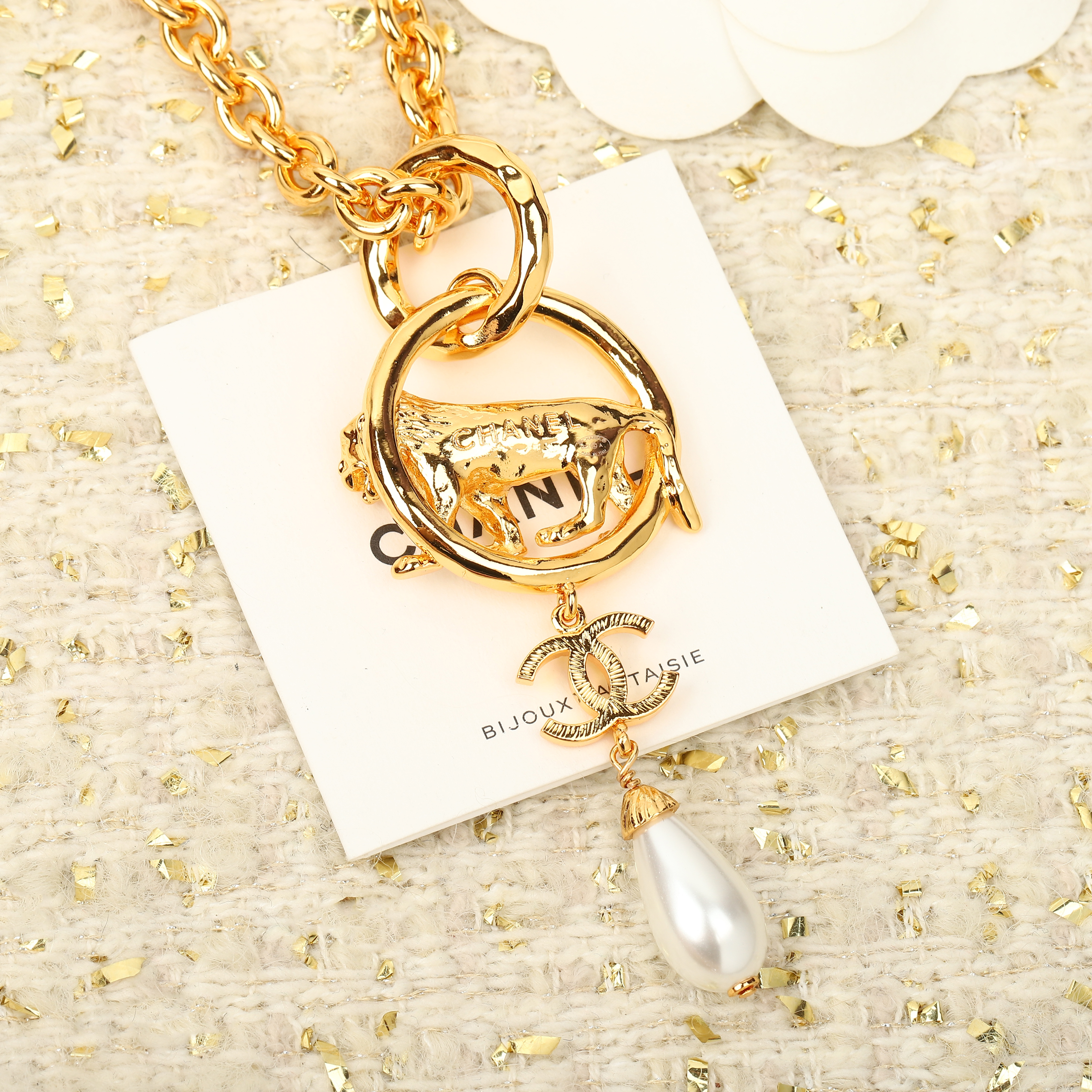 TOP CHANEL Lion Necklace - Gold