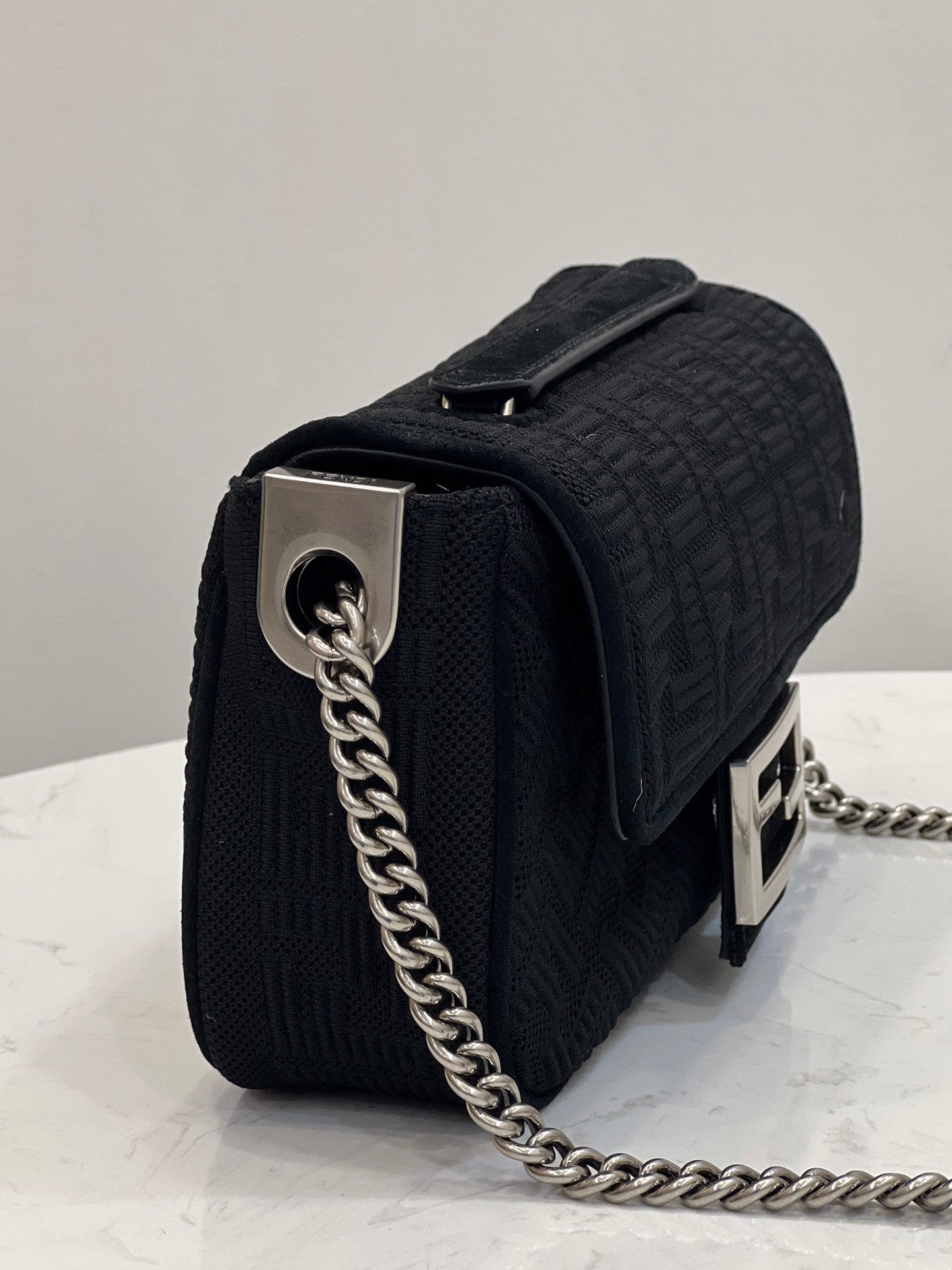 TOP FENDI FENDI Baguette Medium Chain Bag - Black