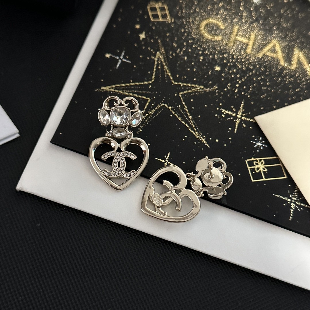 TOP CHANEL Double C Heart Earrings - Silver