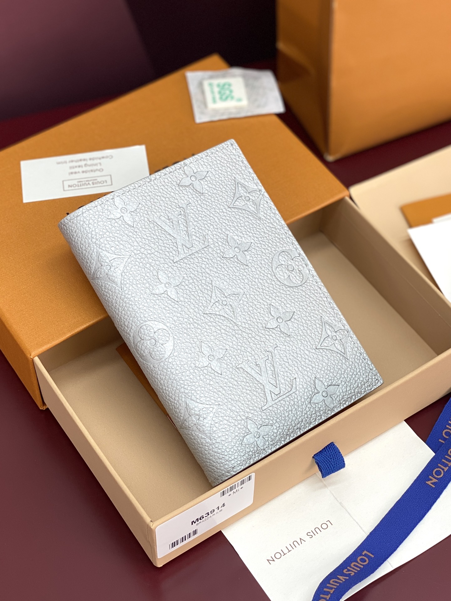 TOP Louis Vuitton LV Passport Holder 14x2.5x10cm - Pearl Silver