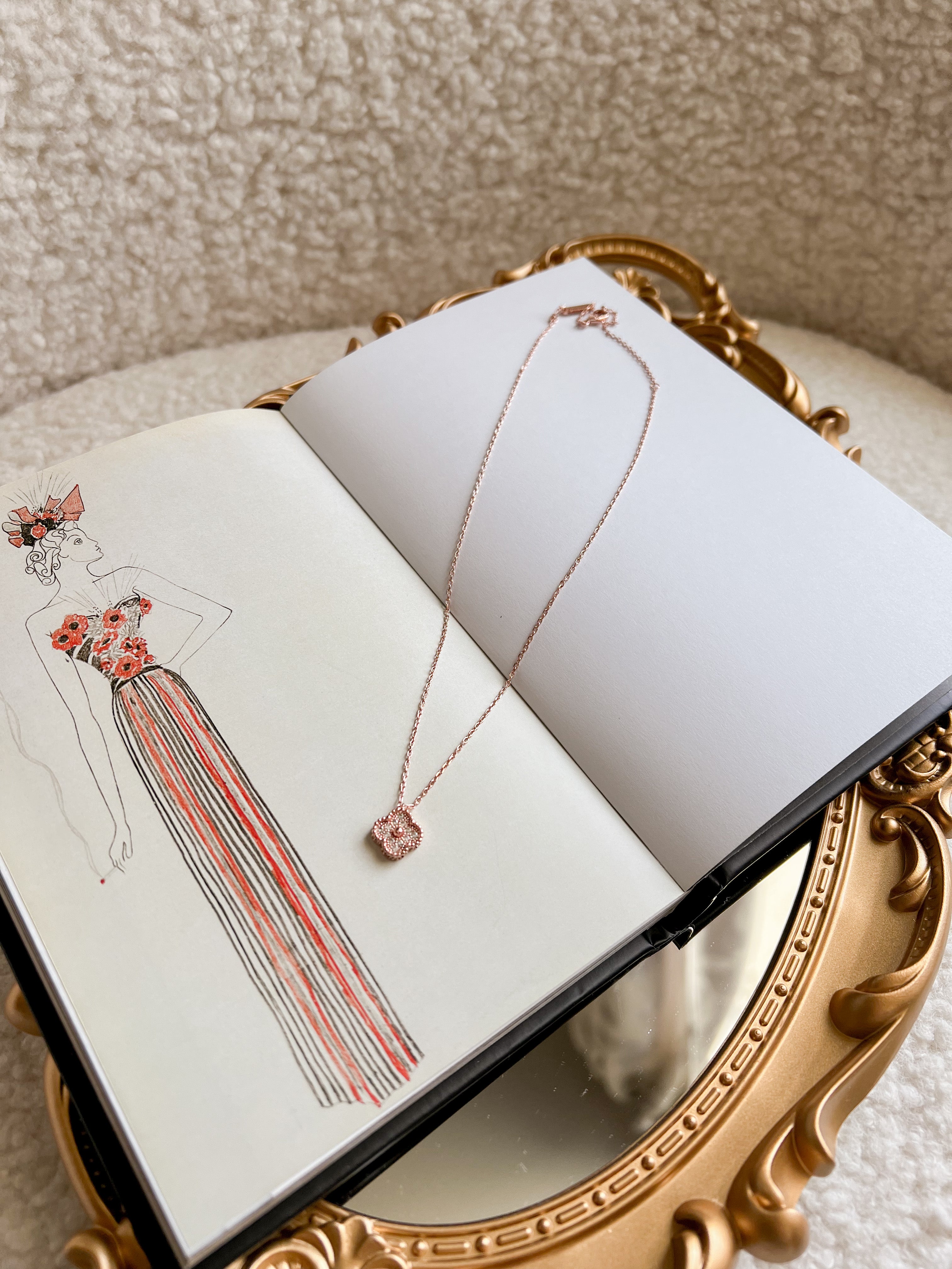 TOP Van Cleef & Arpels VCA Single Motif Stones Necklace - Rose Gold