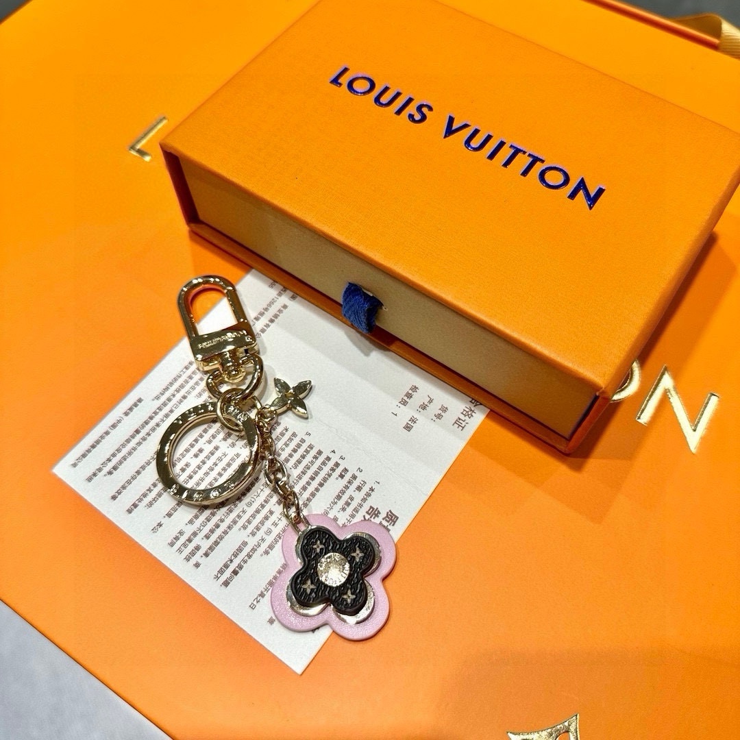 TOP Louis Vuitton LV LV Facettes Pendant - Gold