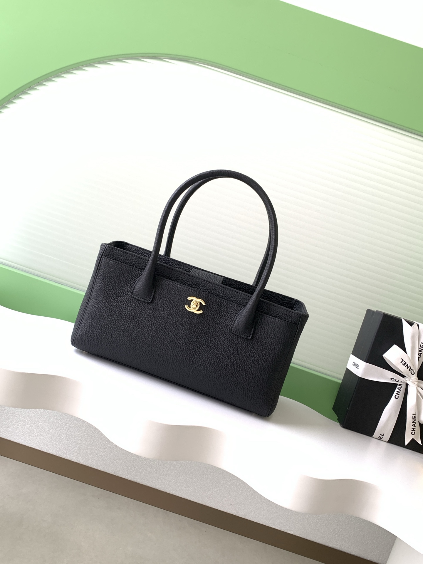 TOP CHANEL Cerf Tote Bag 24-36-14CM / 17.5-32-13CM - Black