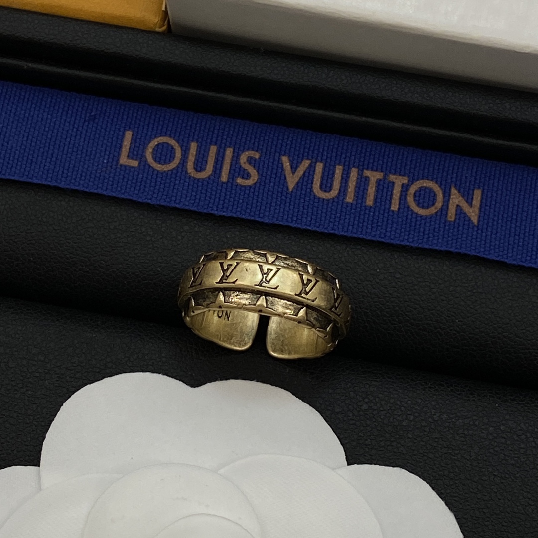 TOP Louis Vuitton LV Ring - 2 Colors
