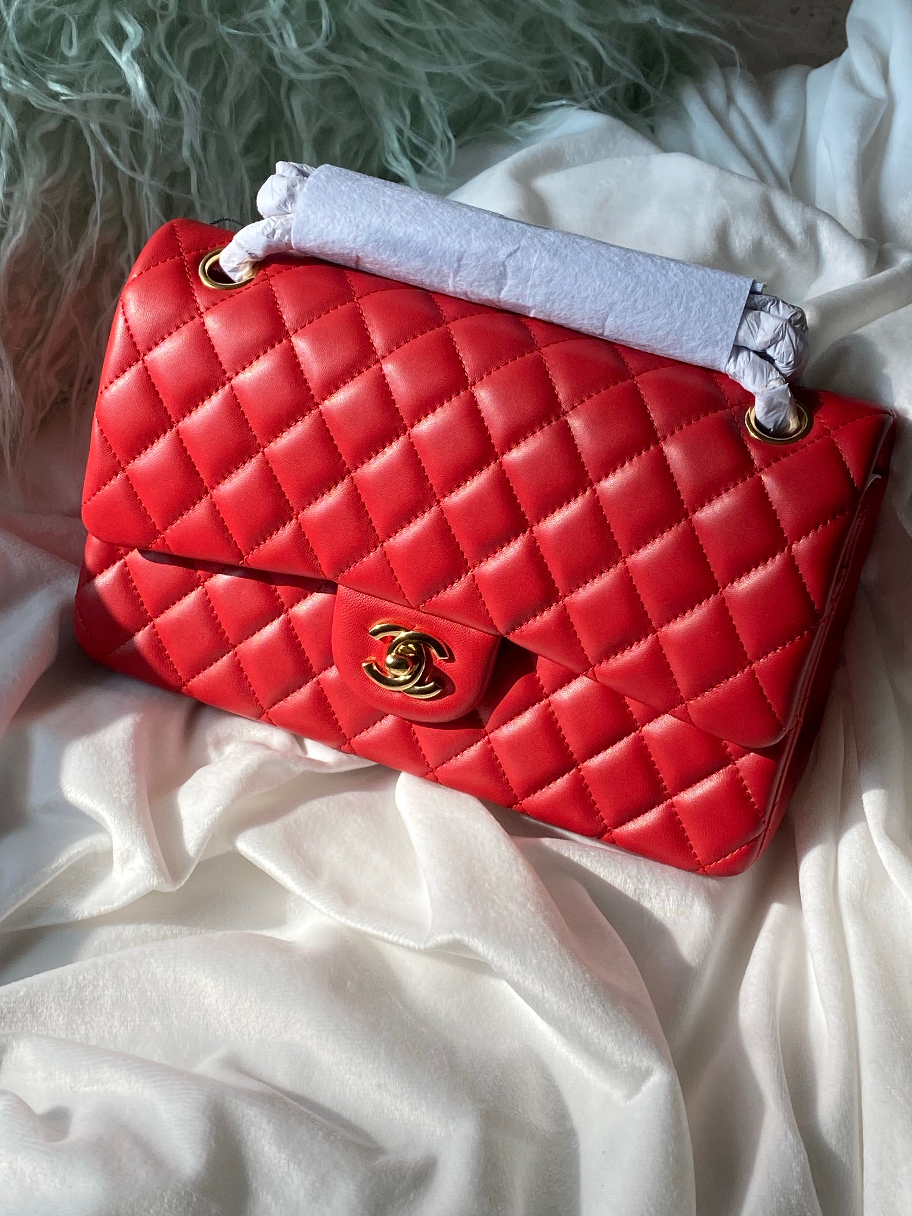 TOP CHANEL Classic Flap Bag Lambskin Medium 25.5cm – Red & GHW