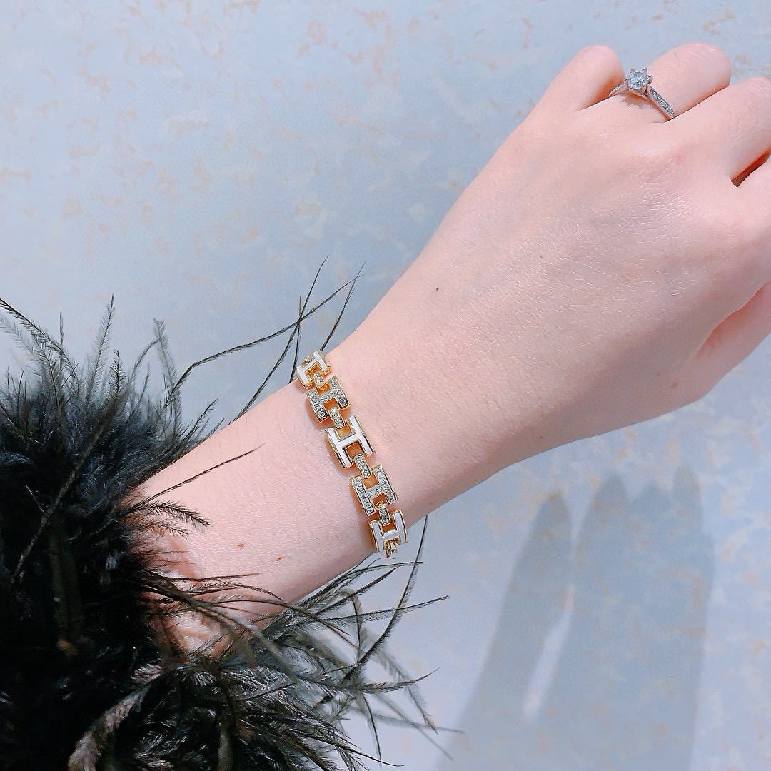 TOP HERMES H Bracelet - Gold