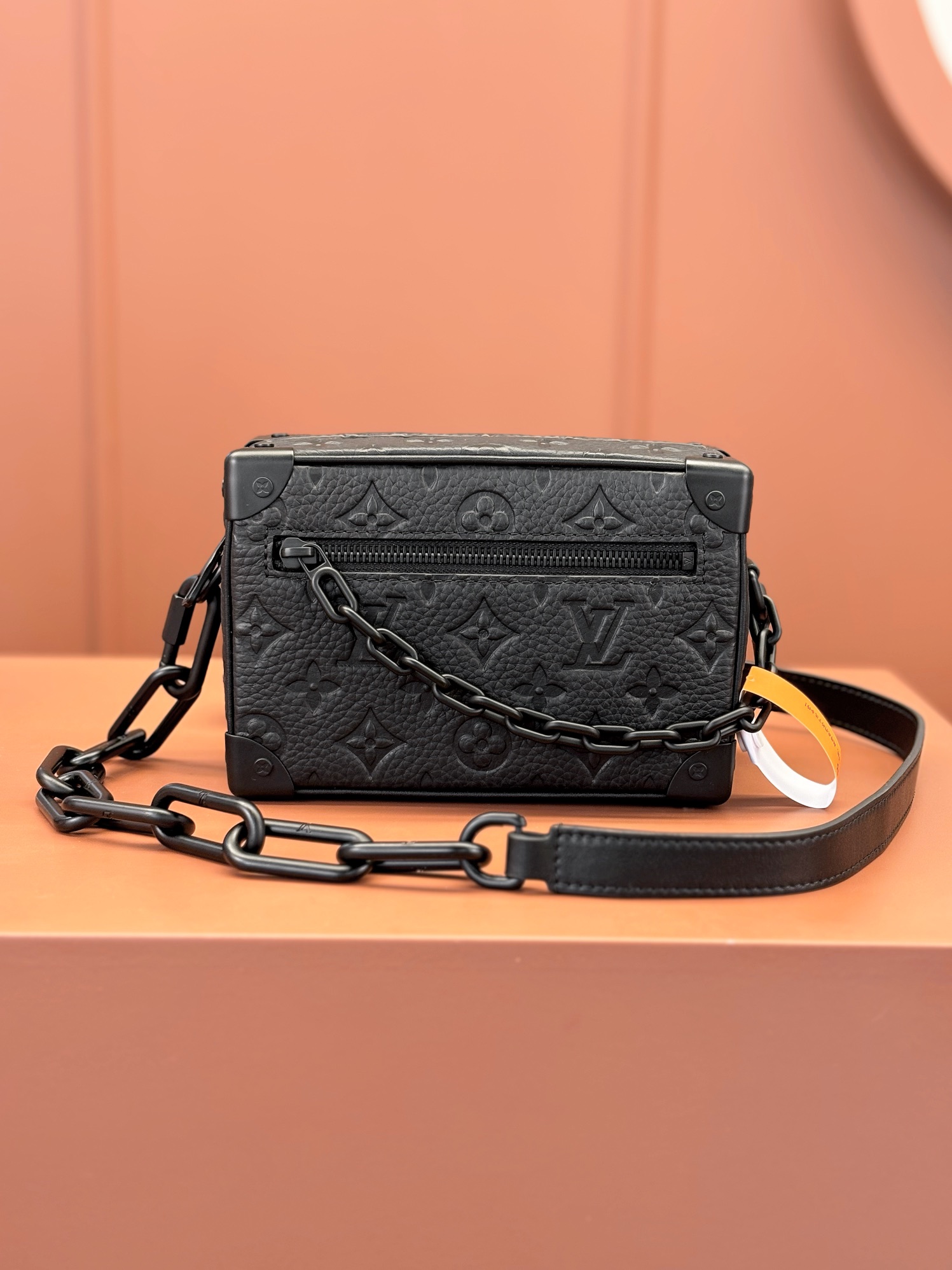 TOP Louis Vuitton LV Men's Taurillon Monogram Mini Soft Trunk 18.5x13x8cm - Black