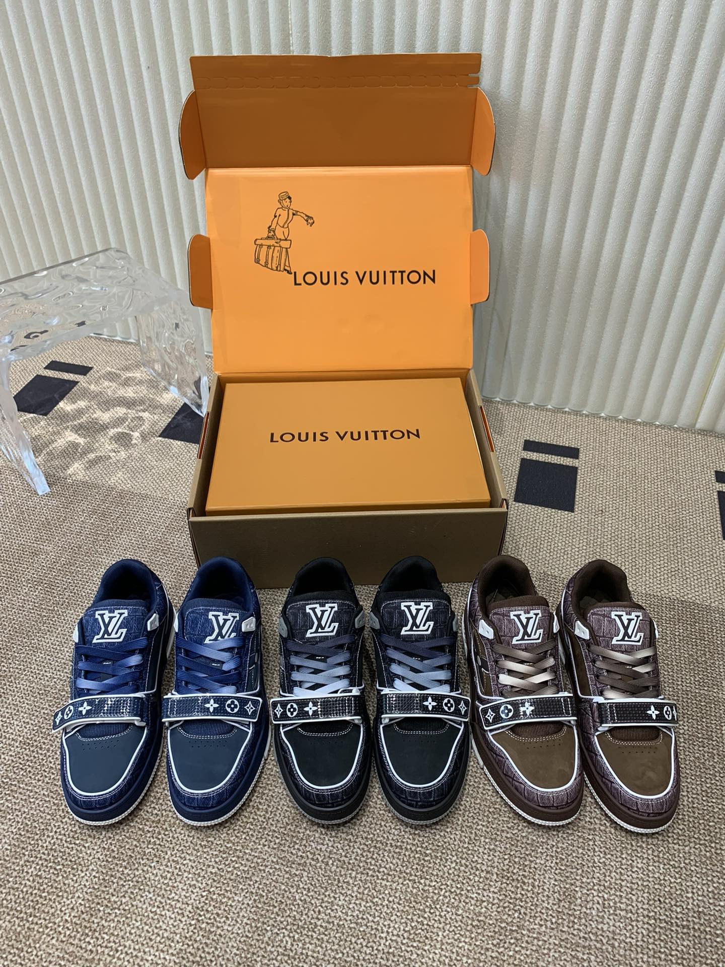 TOP Louis Vuitton LV Sneakers - 3 Colors
