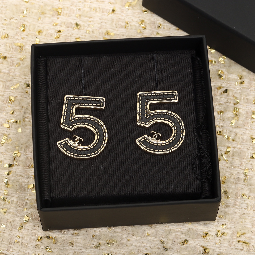 TOP CHANEL logo number 5 earrings