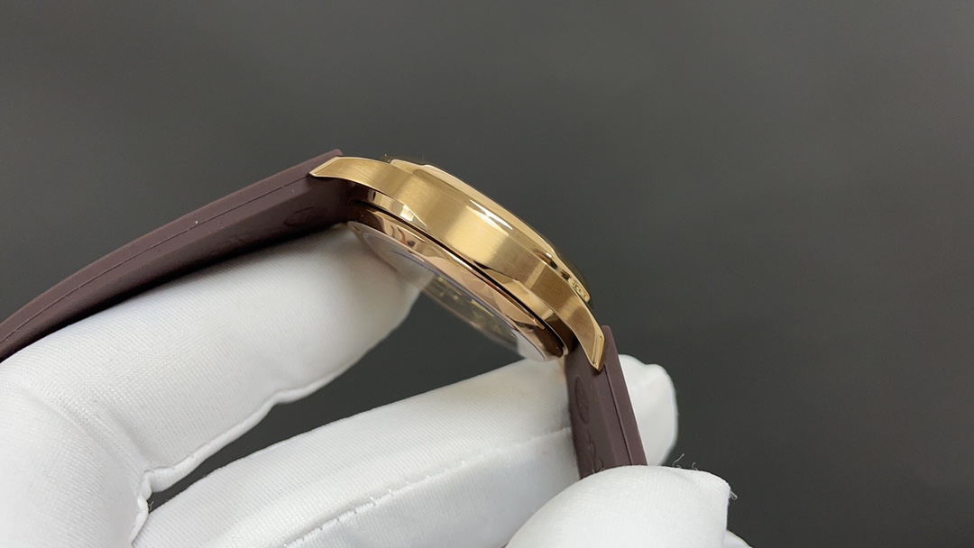 TOP Patek Philippe AQUANAUT Women's 35.6mm Watch - Brown with Gold