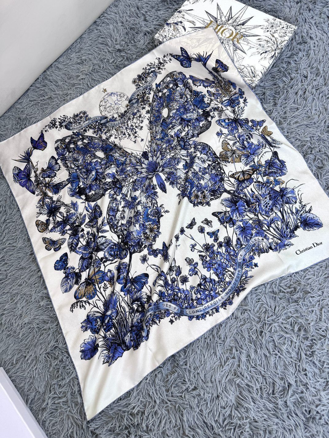 TOP Christian Dior Butter fly Around the World Scarf 90x90cm - 2 Colors