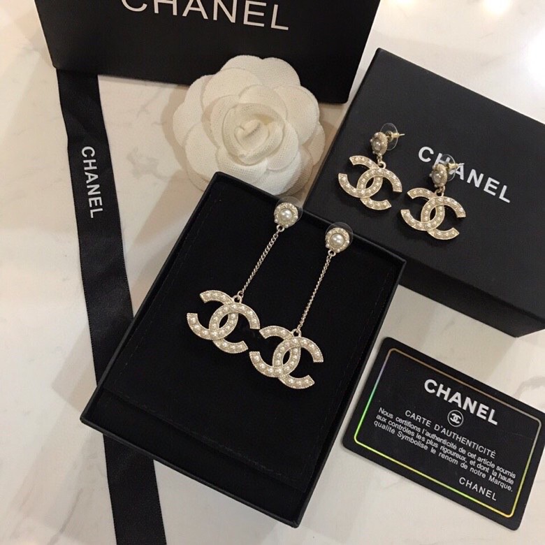 TOP CHANEL Double C Metal Chain Stud Earrings