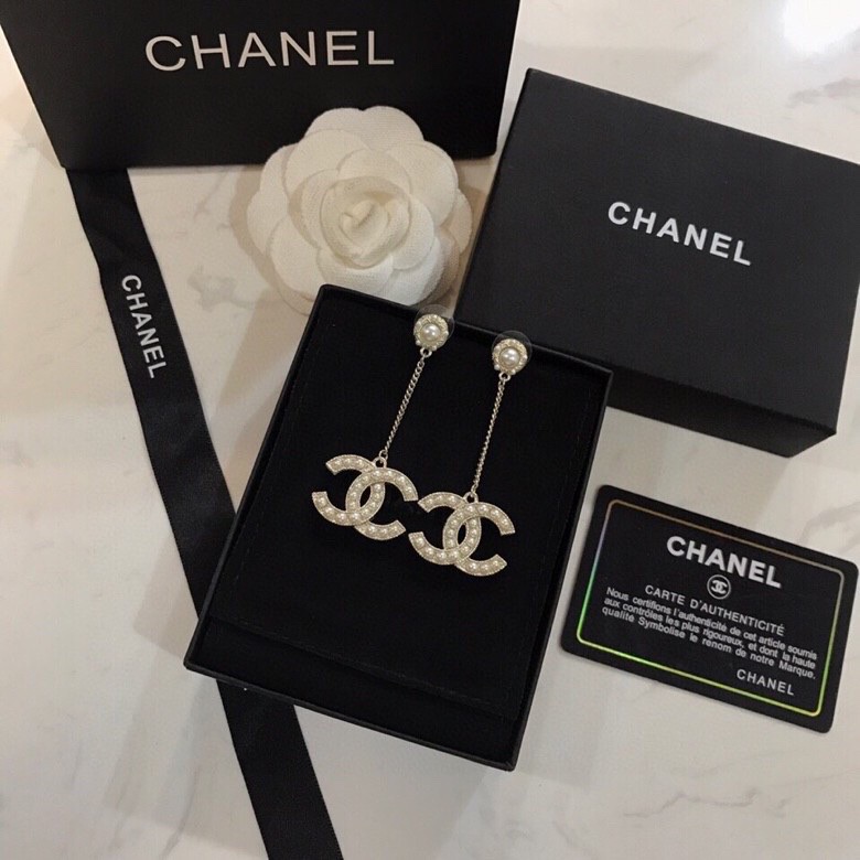 TOP CHANEL Double C Metal Chain Stud Earrings