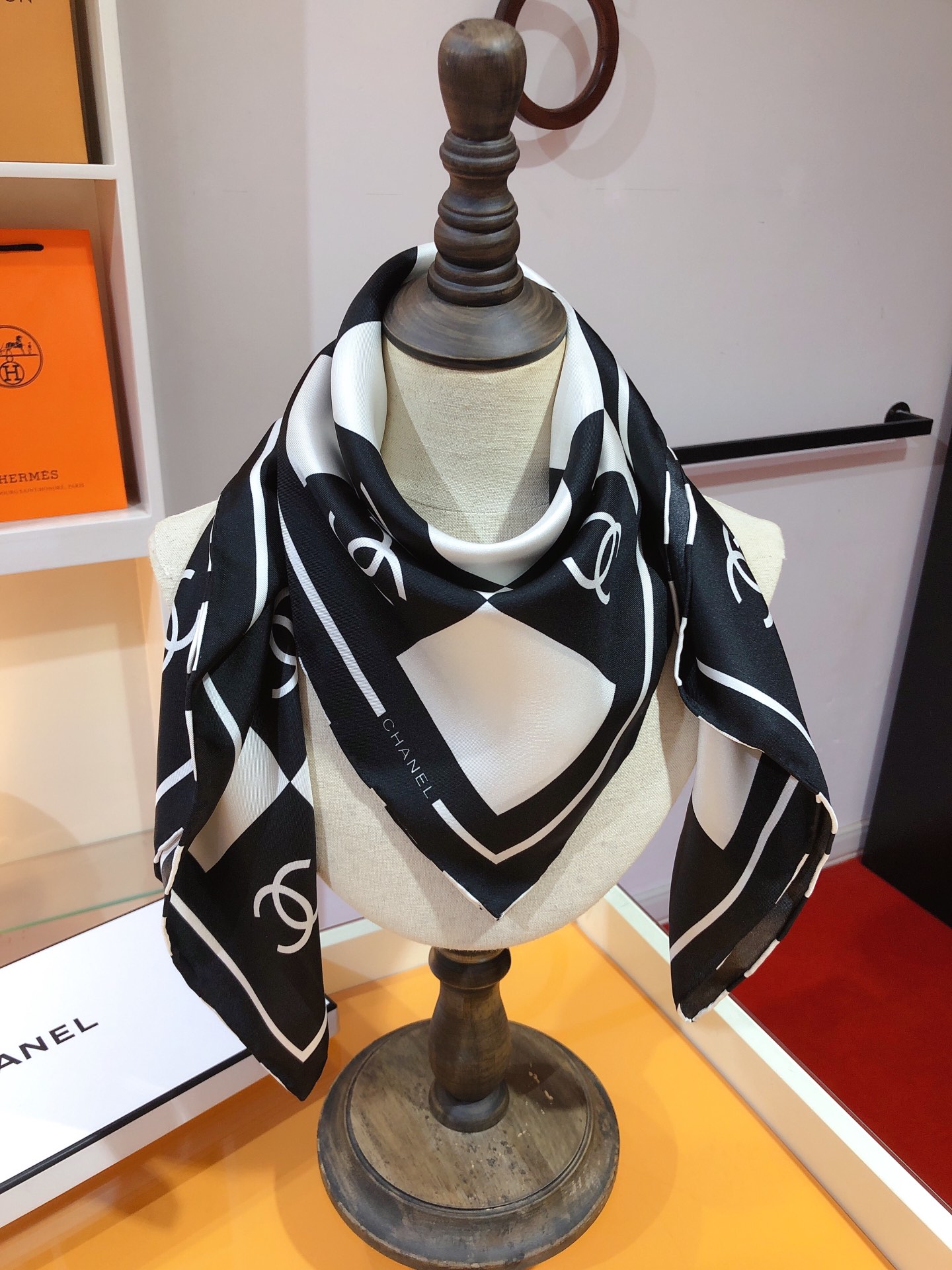 TOP CHANEL Checkerboard Silk Scarf 90 x 90 cm
