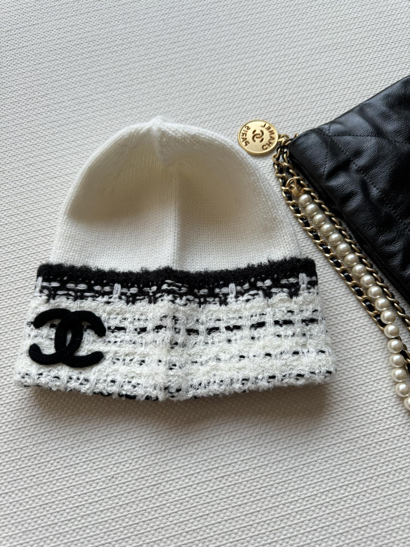 TOP CHANEL Knitted Hat - White