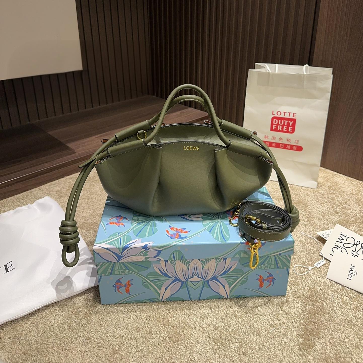 Loewe Shiny Nappa Calfskin Paseo Bag  (Replica)