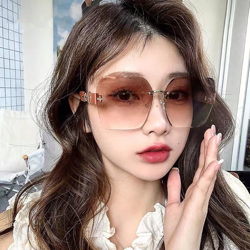 TOP Louis Vuitton LV Women's Square Sunglasses for driving  - 4 Colors
