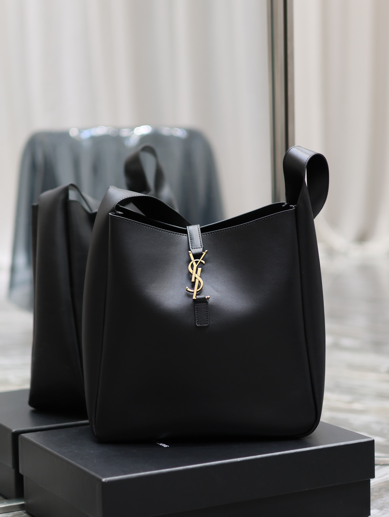 TOP Yves Saint Laurent YSL Le 5A7 Supple Shoulder Bag - 2 Sizes - GHW