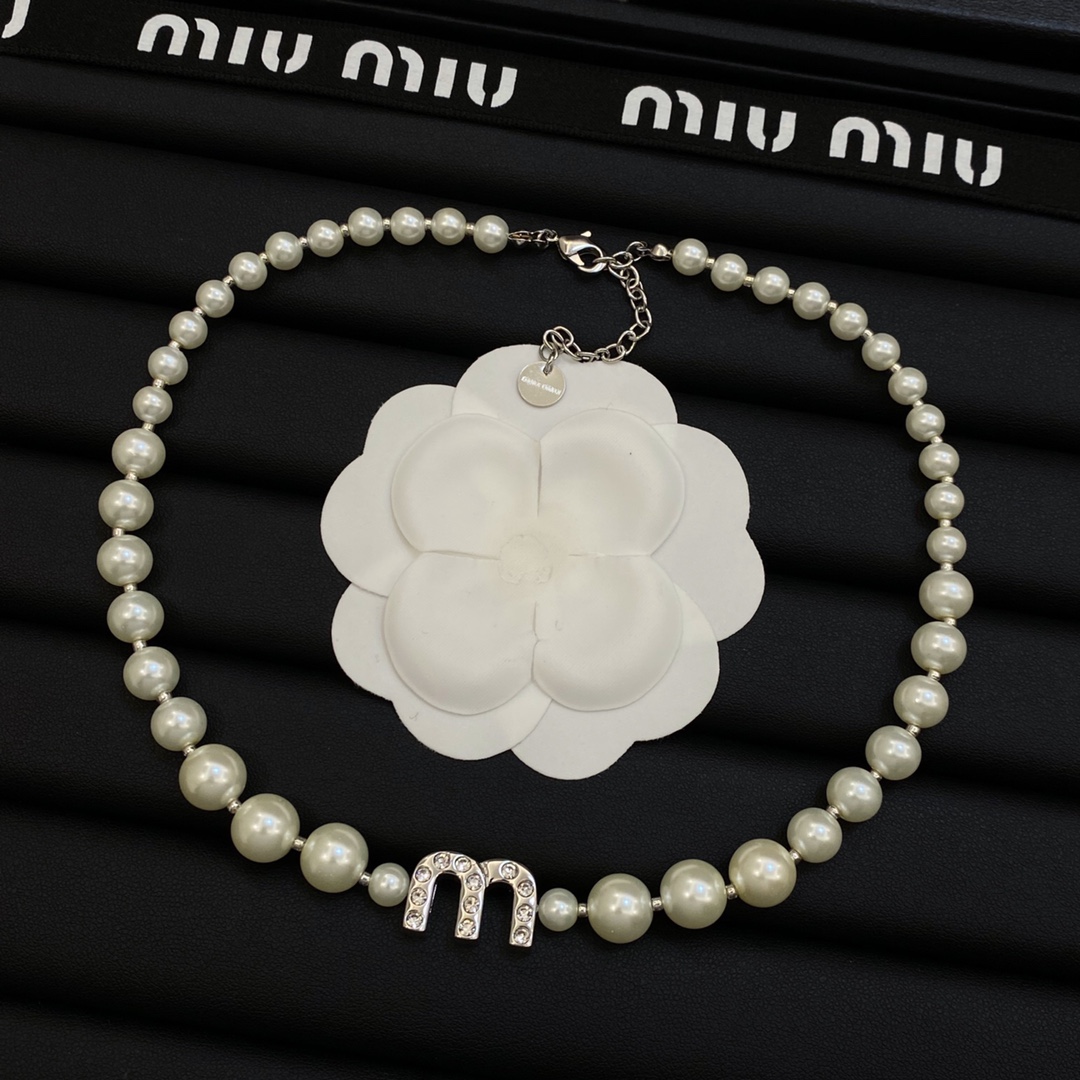 TOP Miu Miu Pearl Necklace/Bracelet - 2 Color