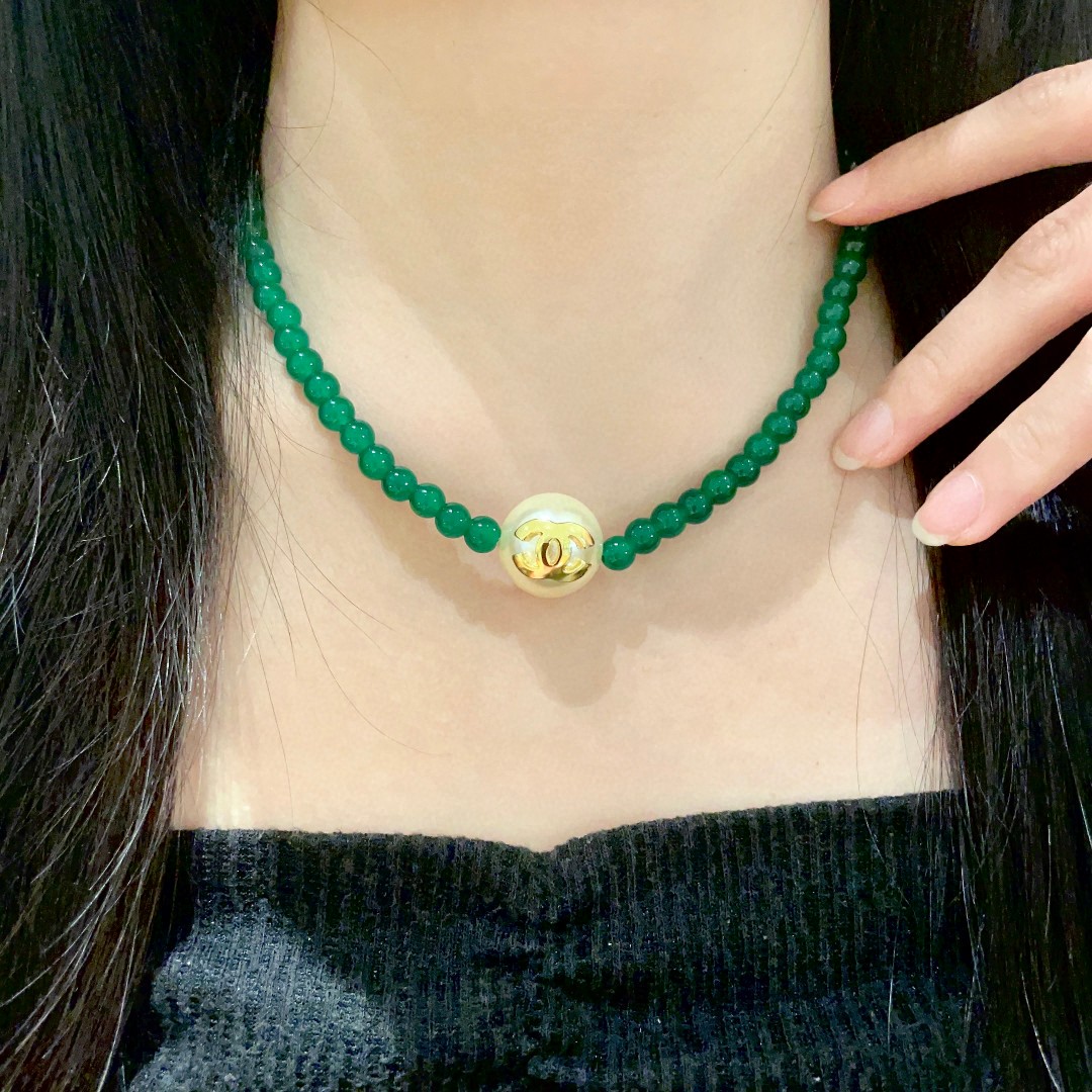 TOP CHANEL Necklace - Green