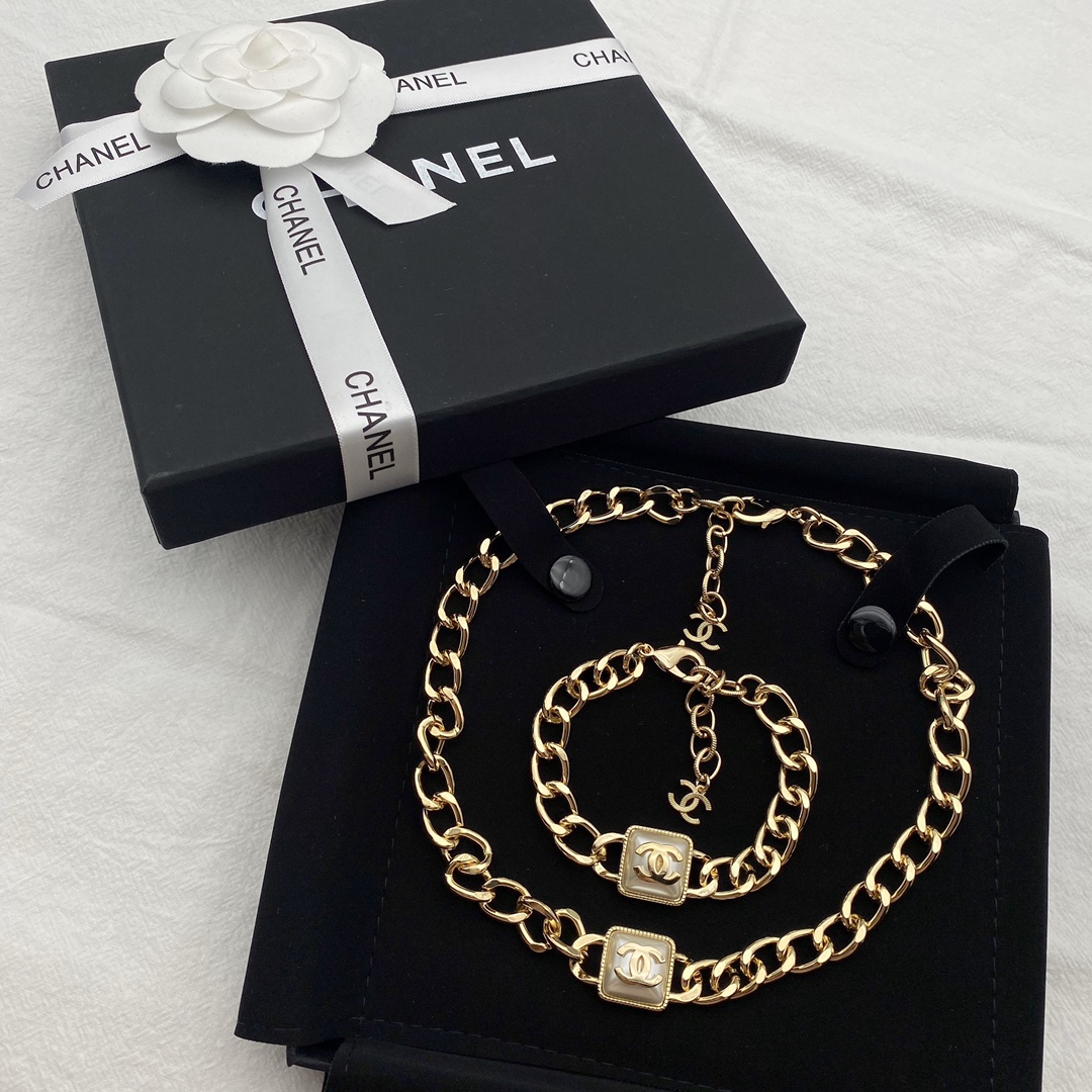 TOP CHANEL Choker Necklace Bracelet Set