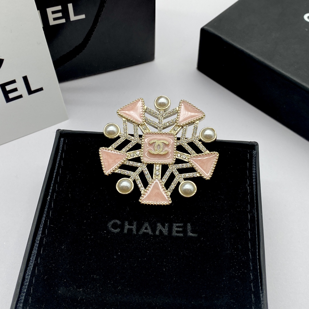 TOP CHANEL Brooch Collections