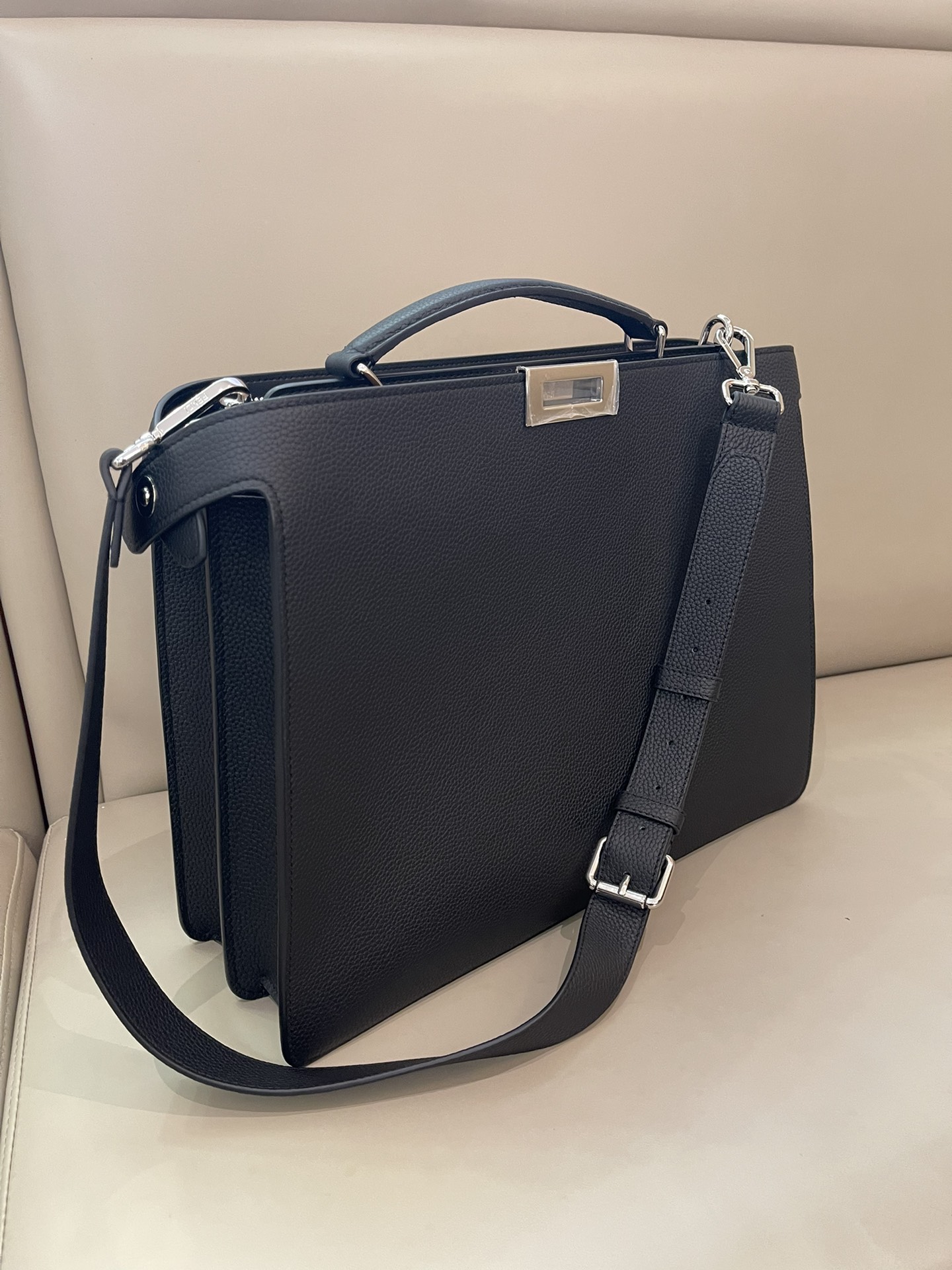 TOP FENDI Peekaboo Large Cowhide Bag 38x29x12cm - Black