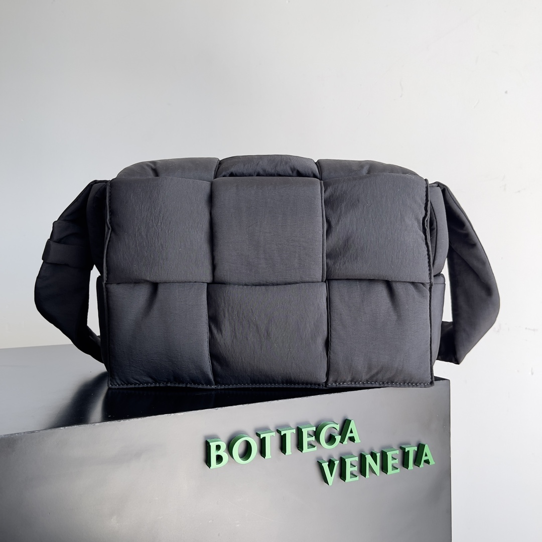 TOP Bottega Veneta BV Padded Tech Cassette Bag 38x11x24cm - Dark Gray